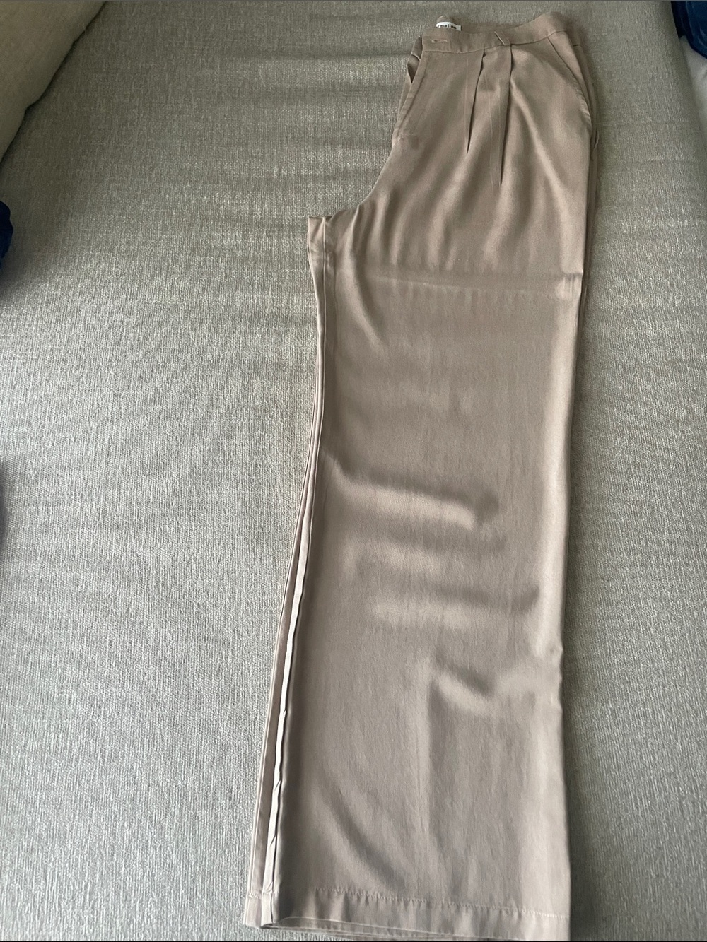 Reformation women’s Pleated Lightweight Trousers in Beige size 12 Tall